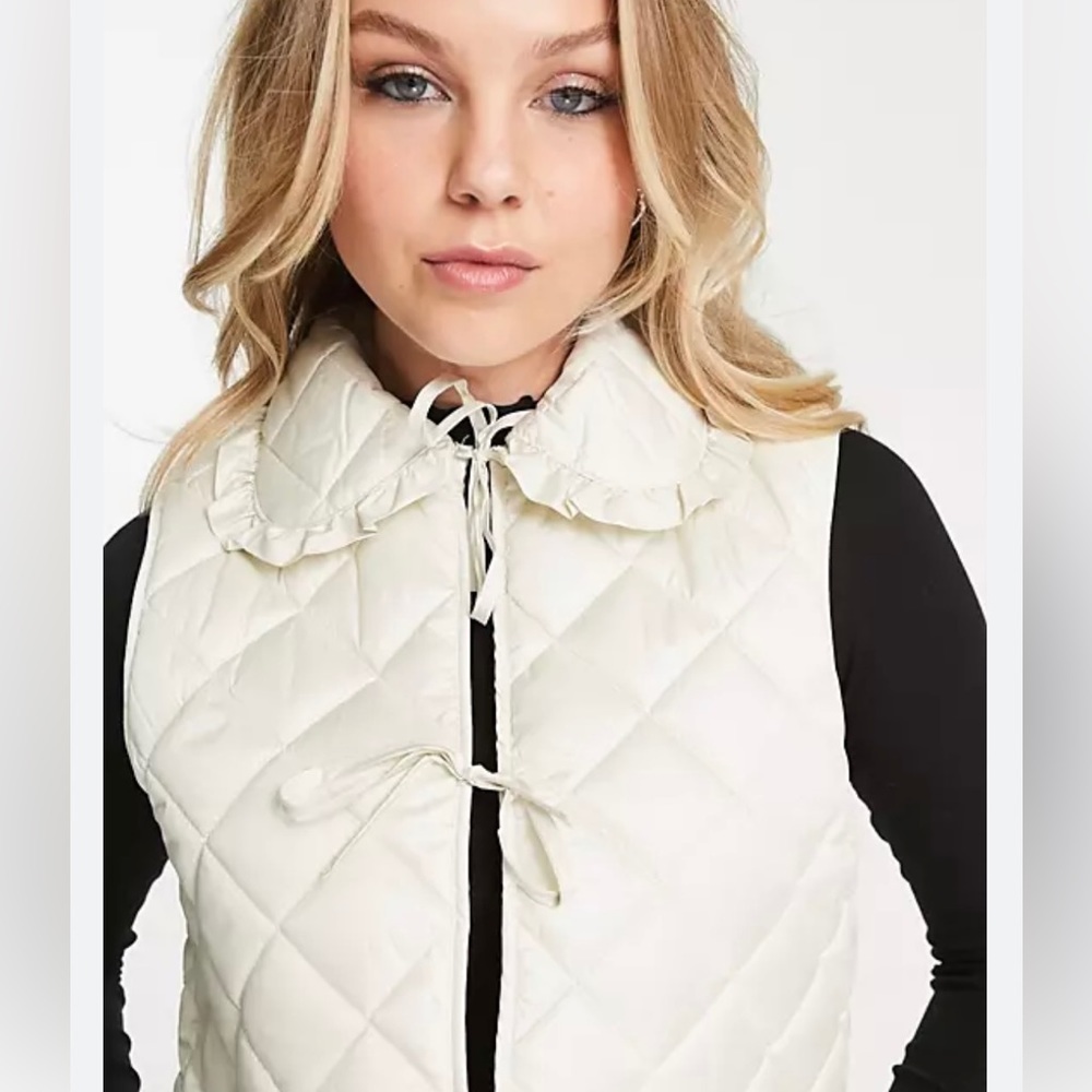 Monki Quilted Vest with Collar in Cream - Size Small